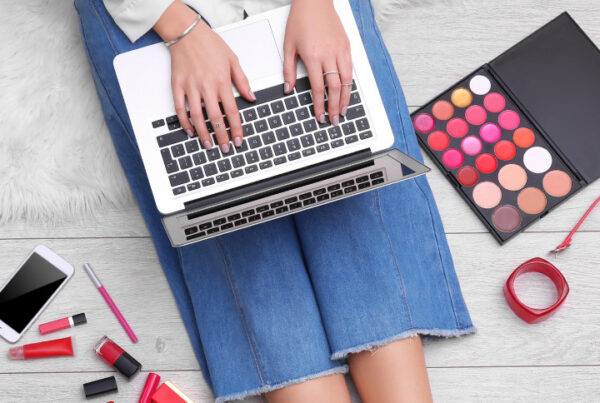 makeup classes online student on laptop