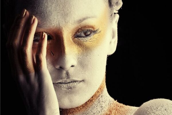 Makeup artist salary Feature Image