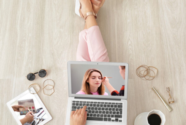 become a certified makeup artistry professional online in 7 steps (infographic)