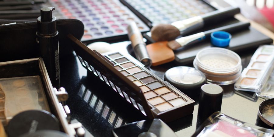 When to throw away makeup and skincare products in-post image 1
