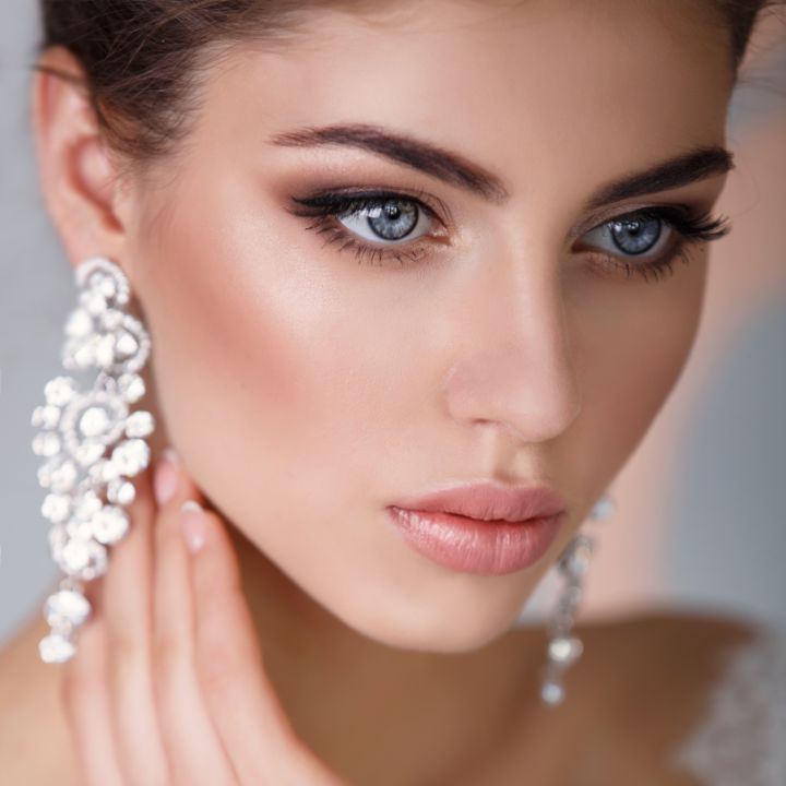 Elegant bride with flawless makeup featuring soft contouring, nude lips, and shimmering eyeshadow — perfect inspiration for bride makeup ideas and modern glitter bridal makeup looks.