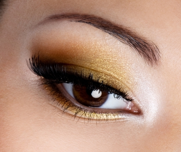 Close-up of gold shimmer eyeshadow and voluminous lashes, creating a radiant glitter bridal makeup look perfect for glamorous weddings.