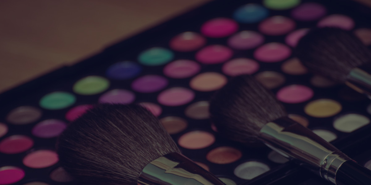 How to Get a Job as a MAC Makeup Artist