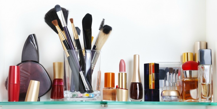 Makeup Blog Career as a Makeup Artist- Unique Makeup Storage Ideas Water Glasses