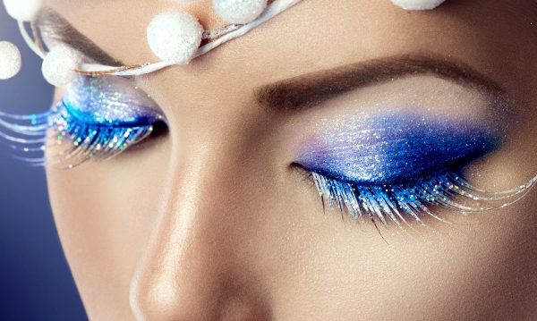 Blue glitter makeup look
