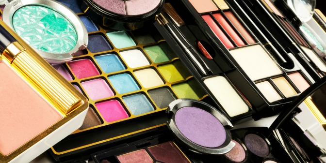 Makeup palettes and tools for makeup artists