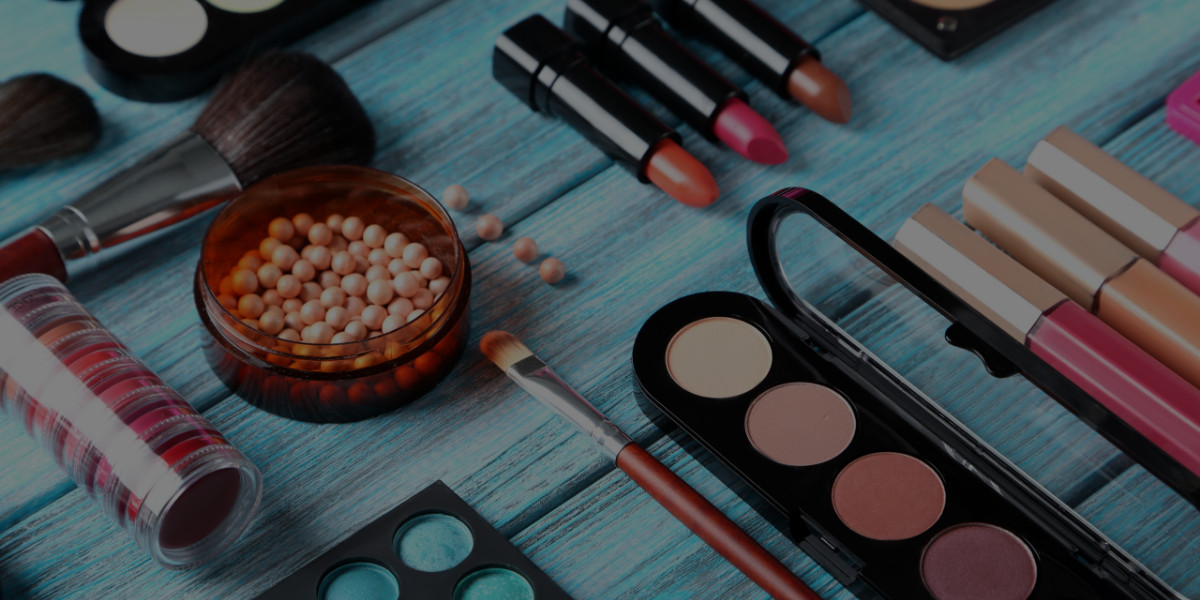 How to Build Custom Makeup Palettes to Take to Makeup Jobs