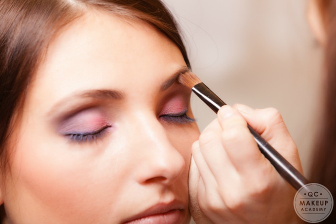 freelance makeup artist applying makeup to client