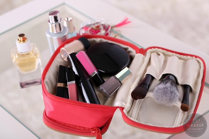 Choose the right makeup bag