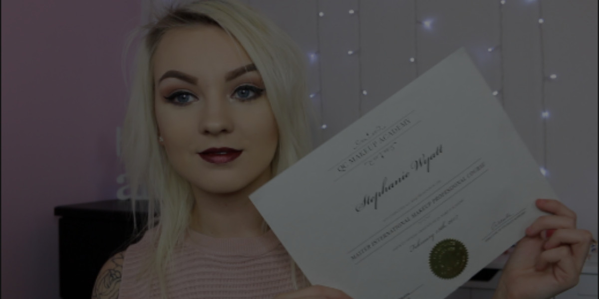Stephanie Wyatt: Why I Love Learning Makeup Online