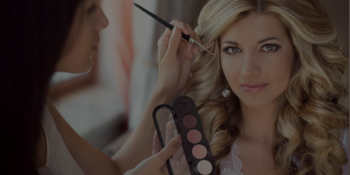 How to Create a Makeup Palette for Bridal Appointments
