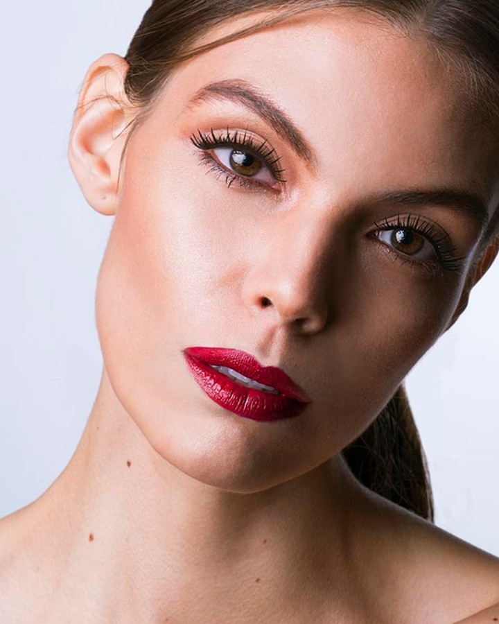 deshawn hatcher makeup example on female model #1