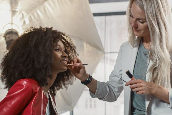 How to become a makeup artist article, May 13 2021, Feature Image, MUA applying makeup to model on set